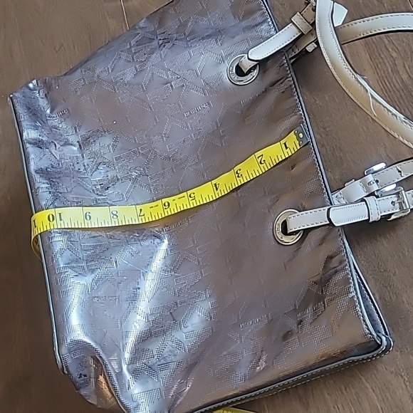 Michael Kors Gold Mirror Signature PVC and Leather Tote Gold tone large bag - Picture 16 of 16